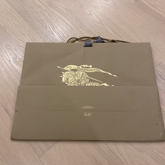 Authentic extra large Burberry paper bag - Picture 8 of 13